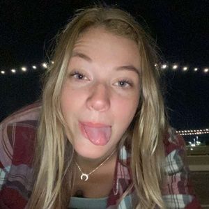 Meet your Posher, Dominique